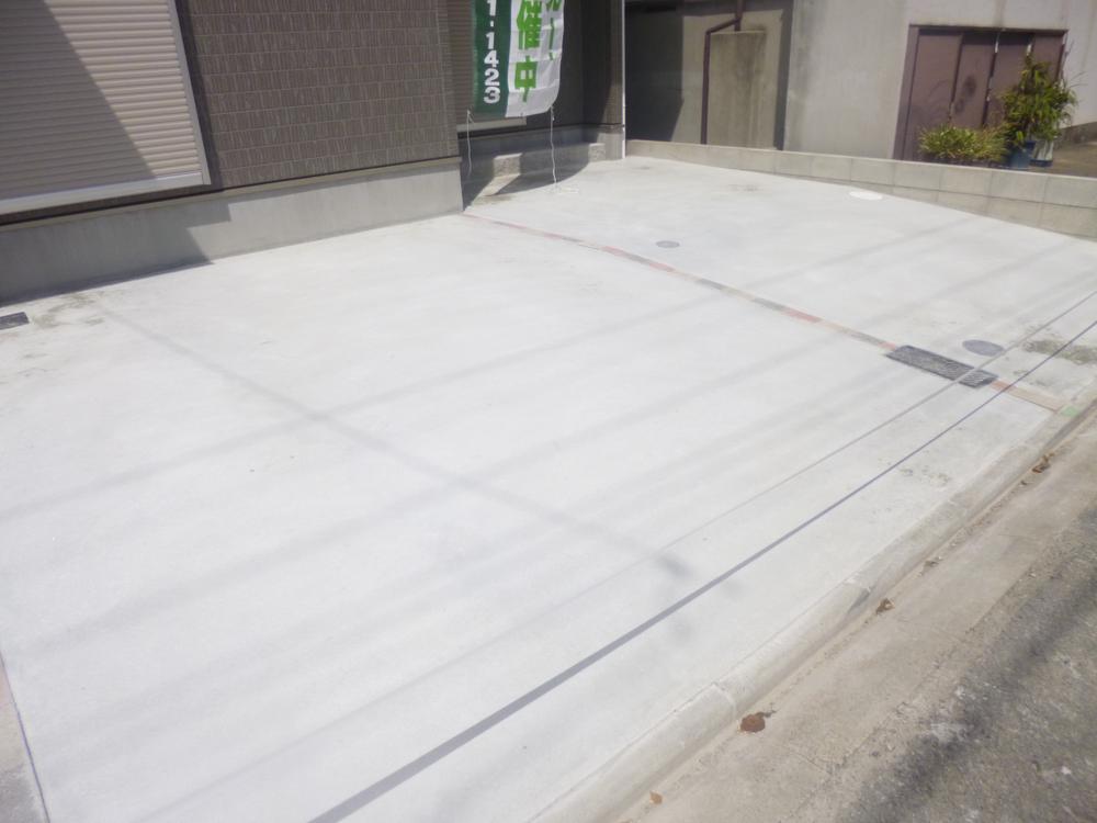 Parking lot.  ☆ Completion ☆ (July 19, 2013)
