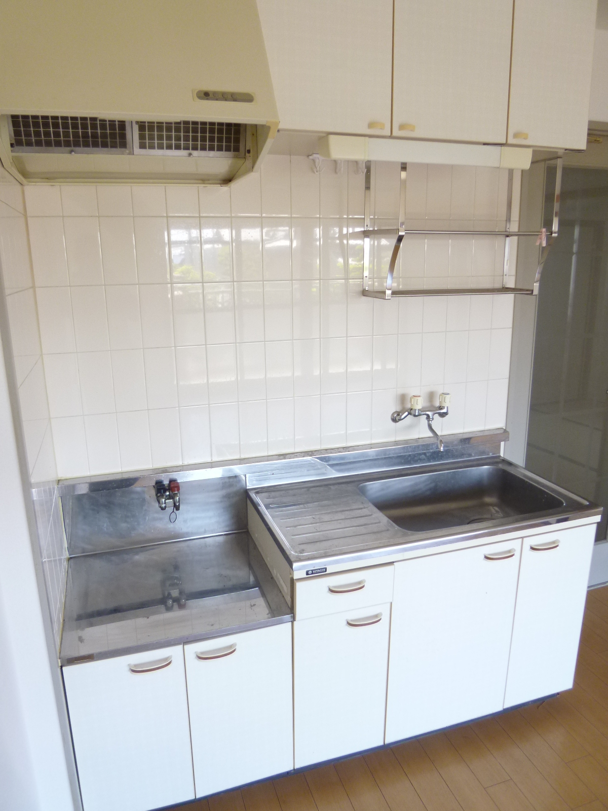 Kitchen. Two-burner gas stove can be installed