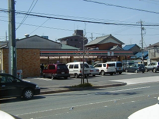 Convenience store. Seven-Eleven Nagoya Owusu 4-chome up (convenience store) 403m