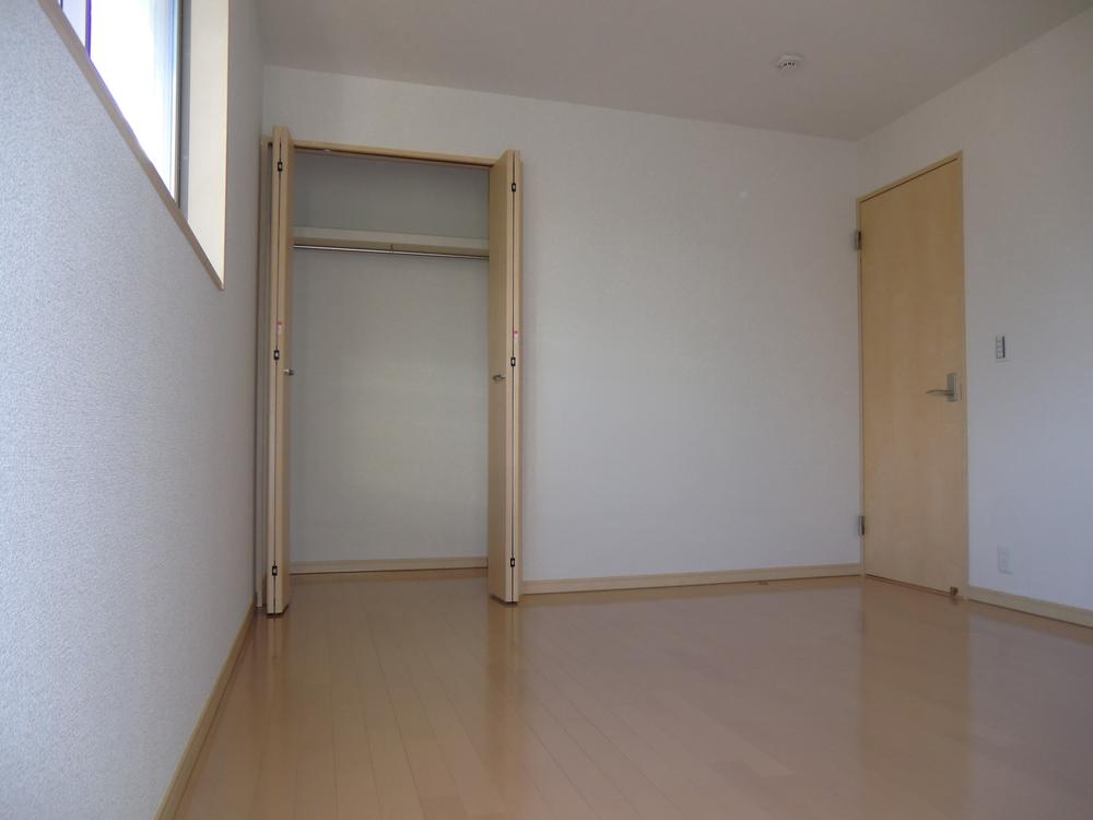 Non-living room. ◇ Western-style ◇ Bright Western-style in the south All room storage