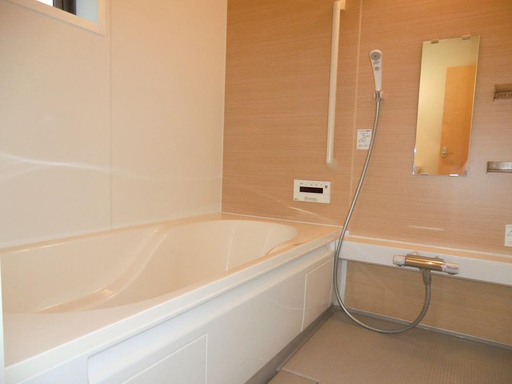Bathroom. ◇ Bathroom ◇ Wide 1 tsubo size ・ Bathroom heating dryer ・ Warm bath ・ Otobasu ・ Barrier-free ・ There bathroom window