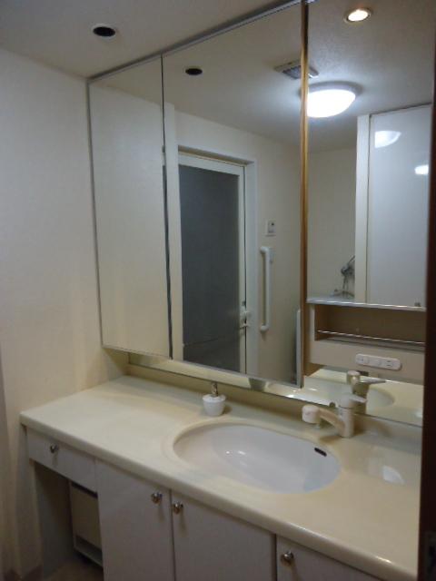 Wash basin, toilet. Vanity shooting of three-sided mirror