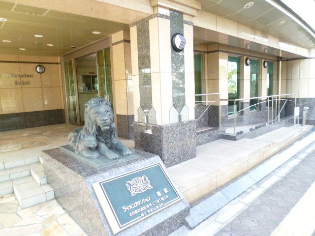 Entrance. Lion has been laid in the entrance
