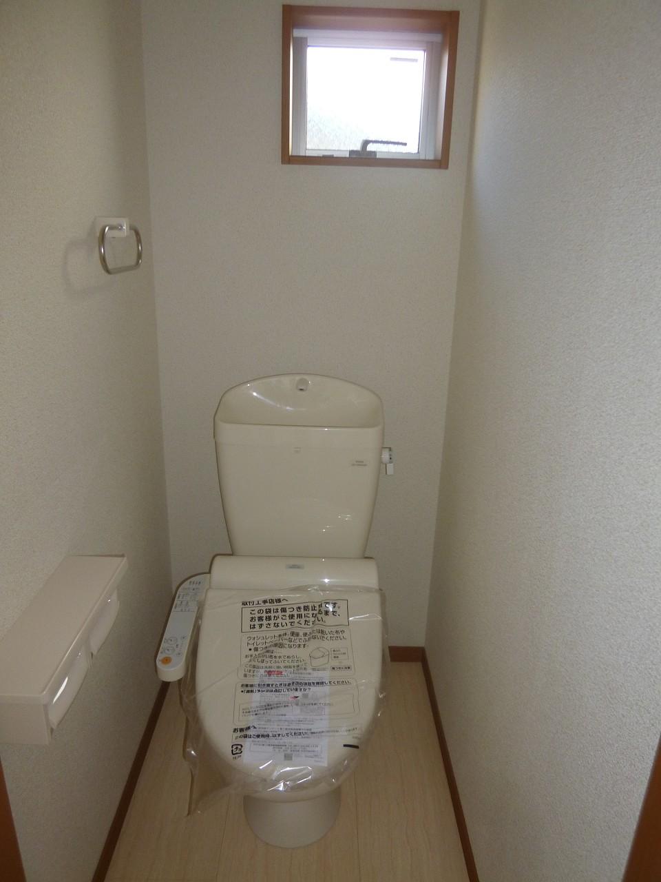 Toilet. ◆ With Washlet ◆
