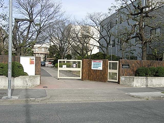Junior high school. 1454m to Nagoya Municipal Konan Junior High School