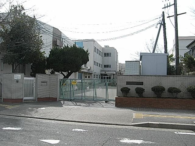 Primary school. 104m until Nagoyashiritsudai hand elementary school