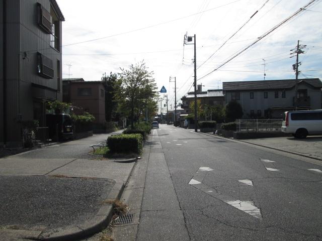 Local photos, including front road. West front road 1 2013 November 14 shooting