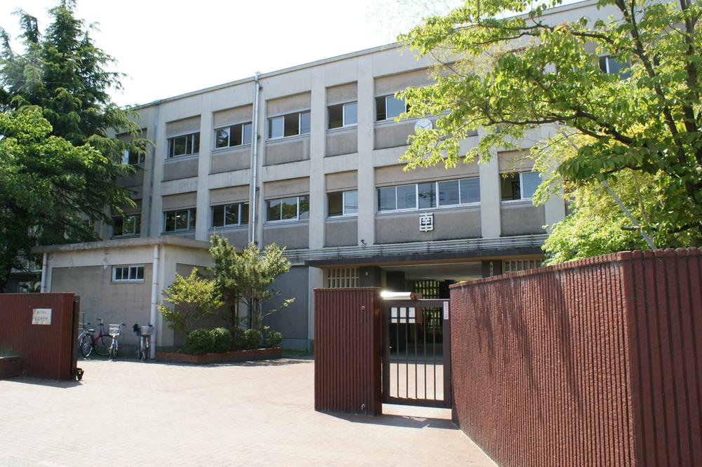 Junior high school. Nanyang 1400m until junior high school