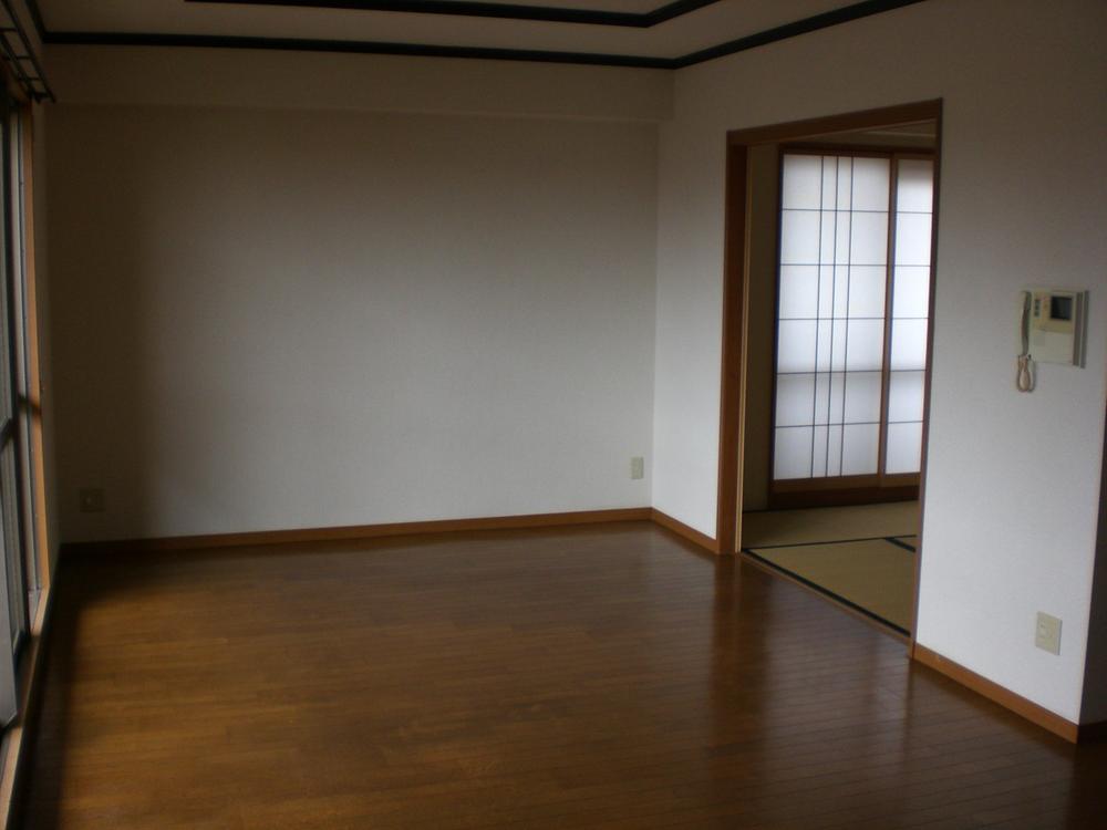 Living. You can use between Japanese and continue