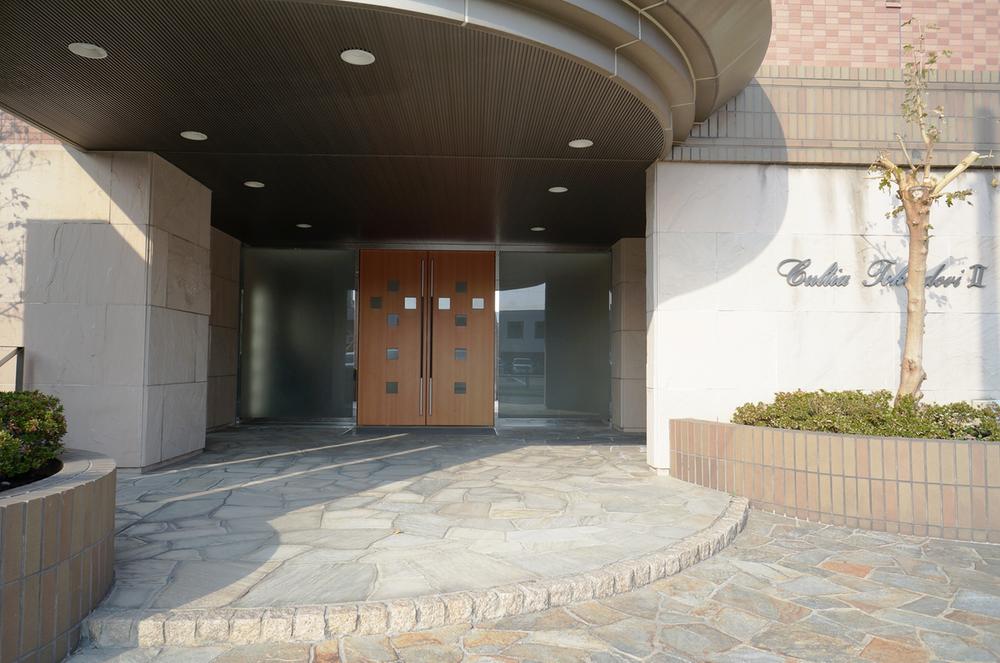Entrance.  ■ Dignity and warm Entrance