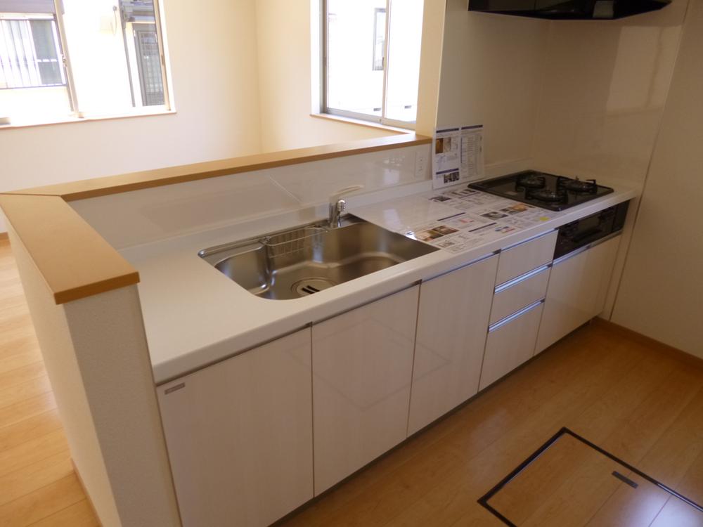 Same specifications photo (kitchen). * Different from the actual ones