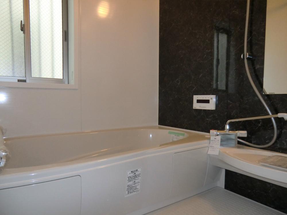 Bathroom. ◇ Bathroom ◇  Wide 1 tsubo size (INAX) ・ Bathroom heating dryer ・ Insulation bathtub ・ Otobasu ・ Accessibility ・ There bathroom window