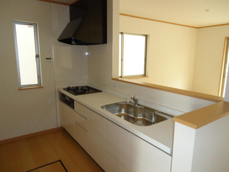 Kitchen. Easy-to-use counter kitchen