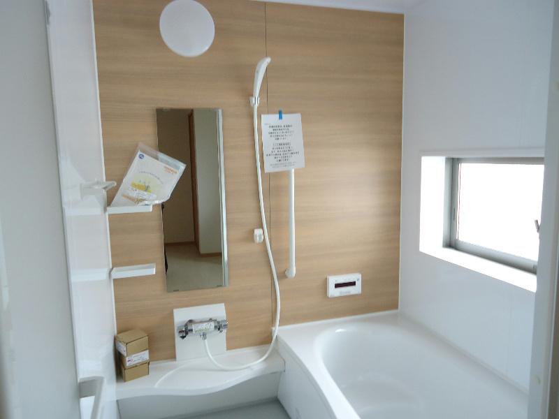 Bathroom. Spacious 1 tsubo size also bathroom