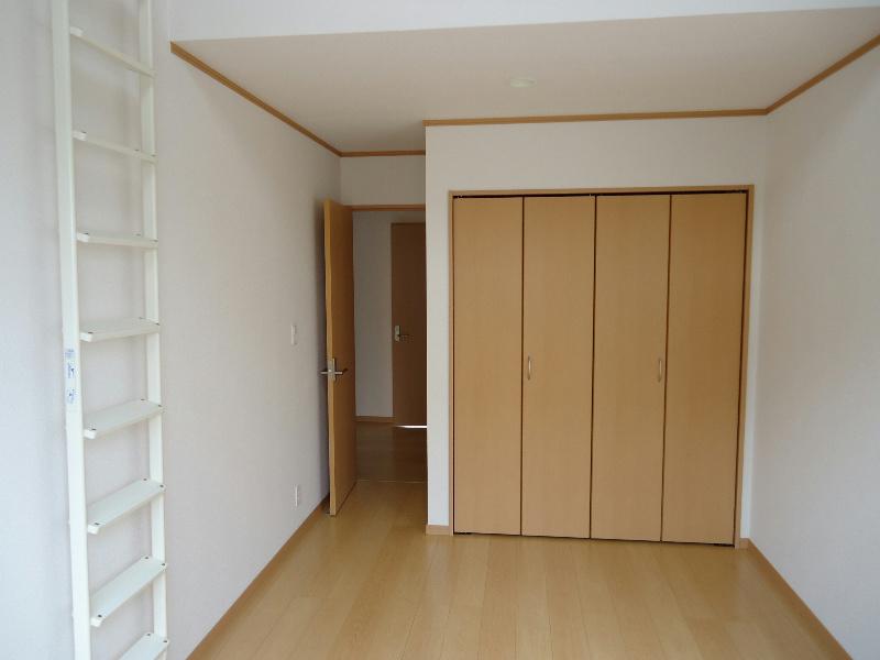 Non-living room. 2 Kaiyoshitsu (with loft)