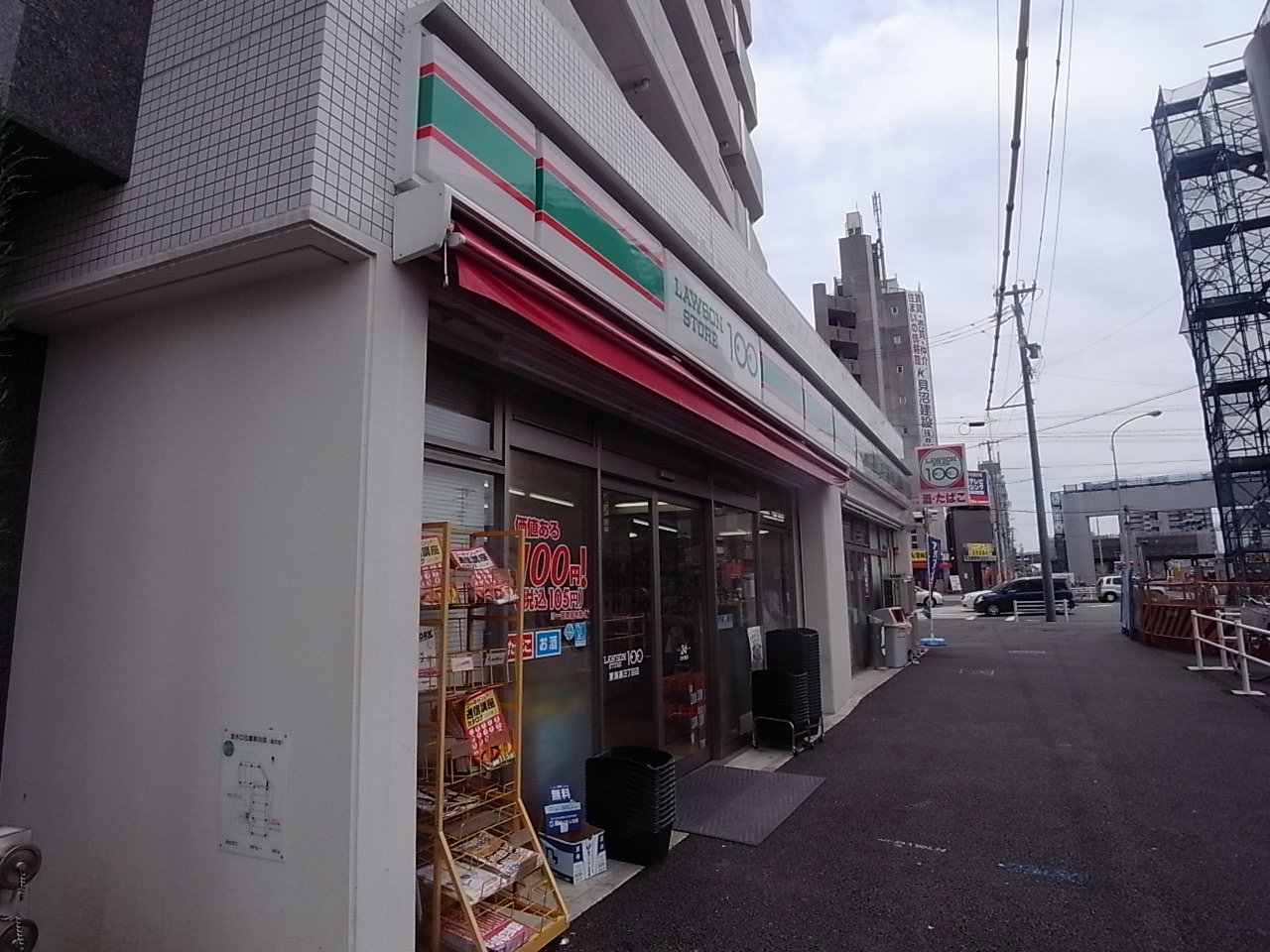 Convenience store. STORE100 Tokaitori 3-chome (convenience store) 30m to