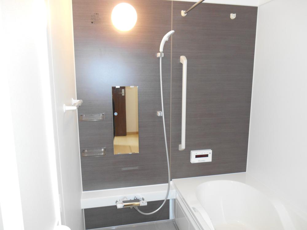 Bathroom. Bathroom with a calm in the modern (Local photo)