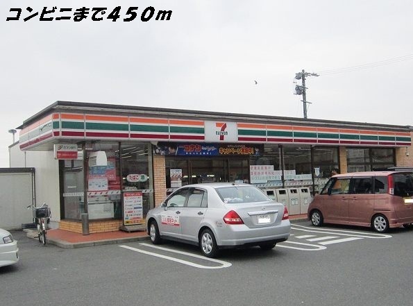 Convenience store. 450m to Seven-Eleven (convenience store)