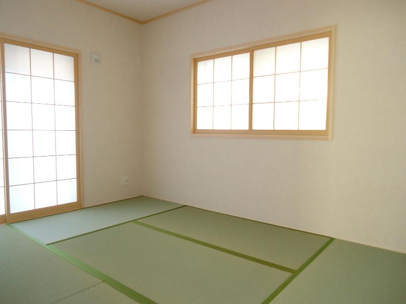 Non-living room. Wide Japanese-style room is also attractive