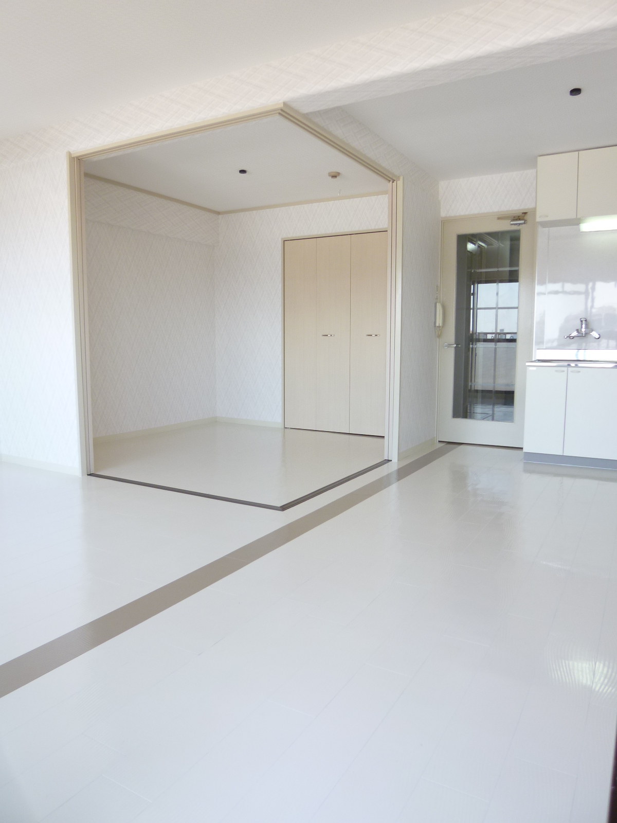 Living and room. Spacious LDK12.5 Pledge ☆ 