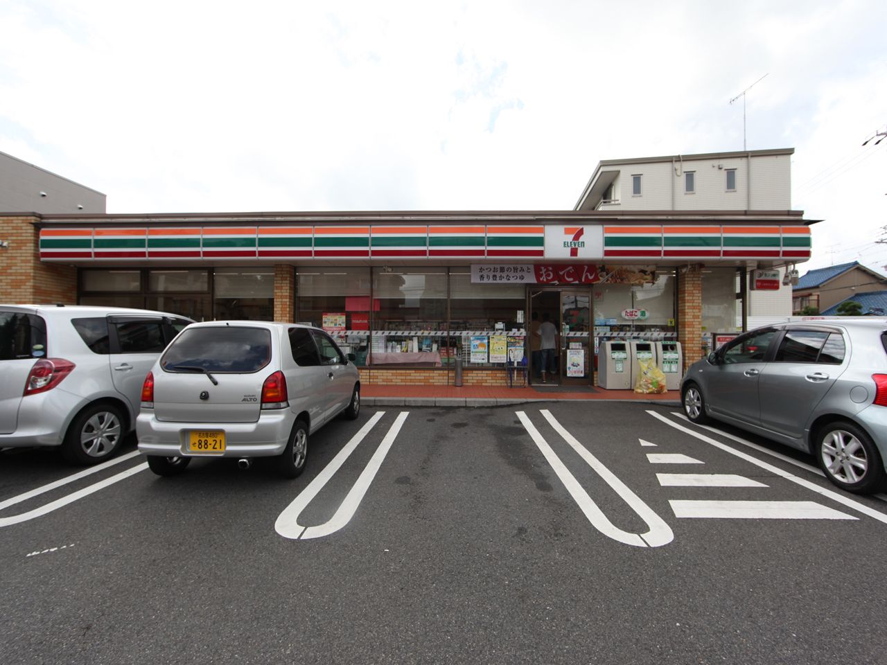 Convenience store. Seven-Eleven Nagoya Owusu 4-chome up (convenience store) 343m