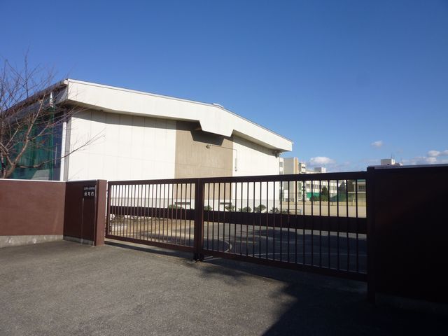 Junior high school. 500m to City Kohoku junior high school (junior high school)