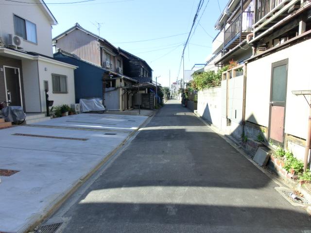 Local photos, including front road. Local (11 May 2013) Shooting