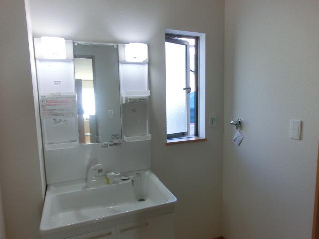 Wash basin, toilet. Indoor (11 May 2013) Shooting