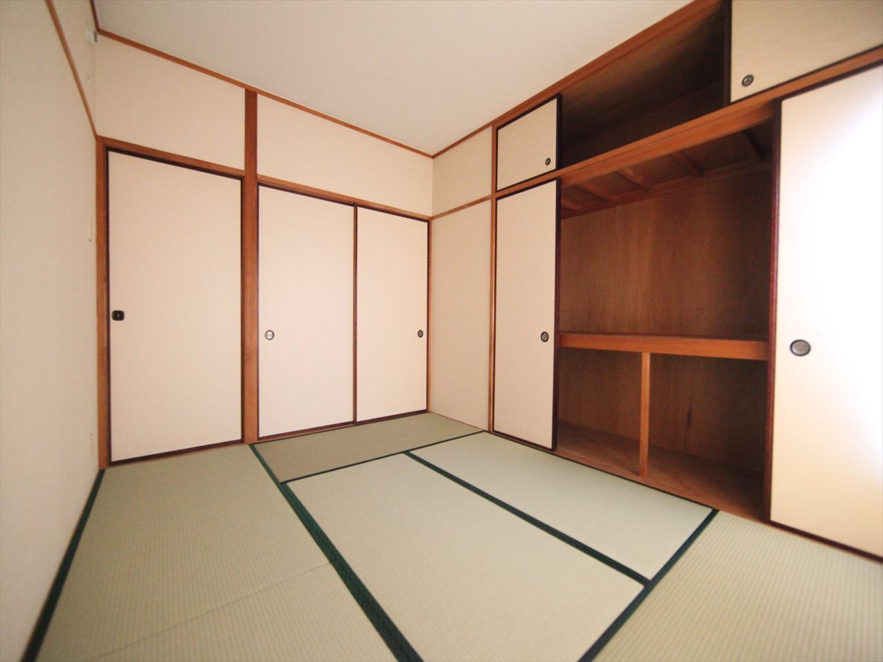 Receipt. Japanese-style room 6 quires Closet (storage rich have)