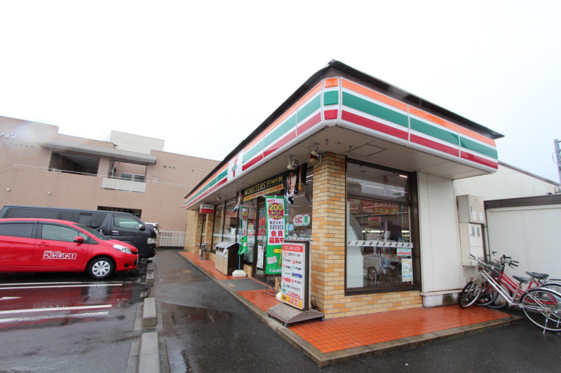 Convenience store. Seven-Eleven Nagoya admission 1-chome to (convenience store) 83m