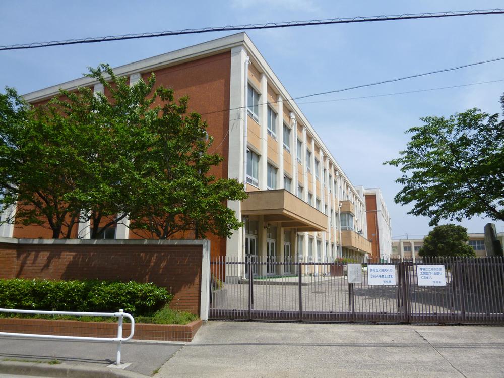 Junior high school. Komei 223m until junior high school