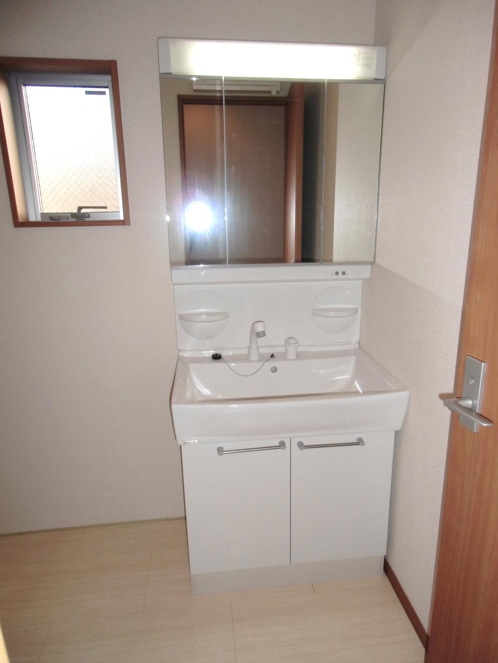 Wash basin, toilet