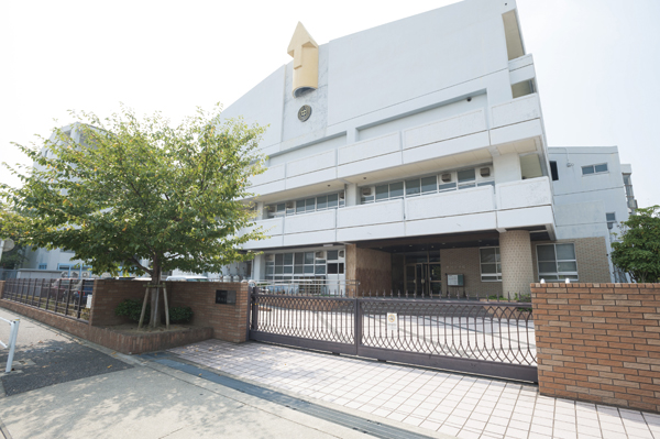 Surrounding environment. Nakagawa Elementary School (5 minutes walk ・ About 370m)