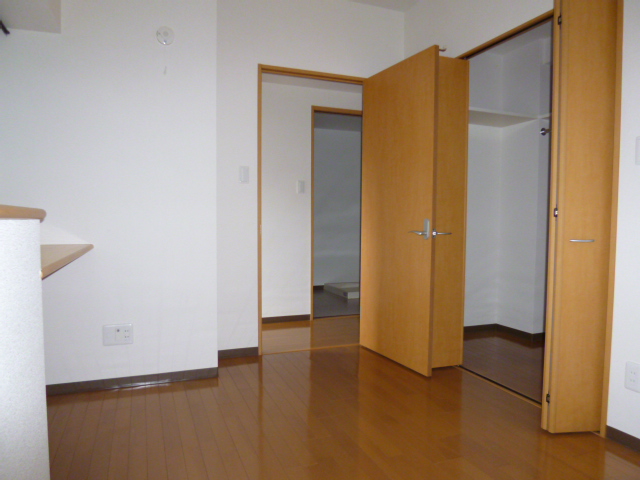Living and room. It is housed with the bedroom ☆