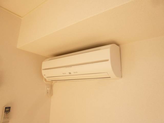 Other Equipment. Air conditioning (The photograph is an image)