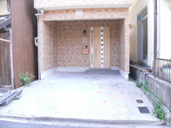 Local appearance photo. Land 21 square meters, The building is 31 square meters. Age is 8 years.