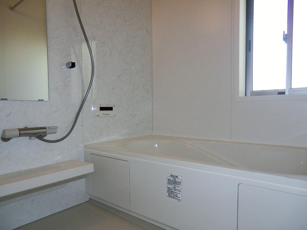 Bathroom. ◇ Bathroom ◇ Wide 1 tsubo size ・ Bathroom heating dryer ・ Insulation bathtub ・ Otobasu ・ Accessibility ・ Karari floor ・ There bathroom window