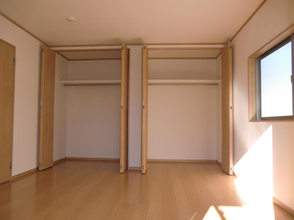 Non-living room. ◇ Western-style ◇ Bright Western-style in the south All room storage Closet × 2