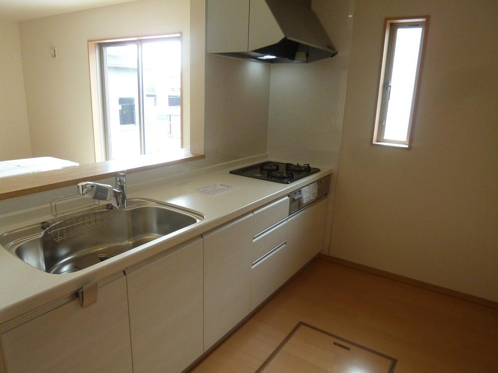 Kitchen. 1 Building ◆ Underfloor storage with face-to-face kitchen ◆ 