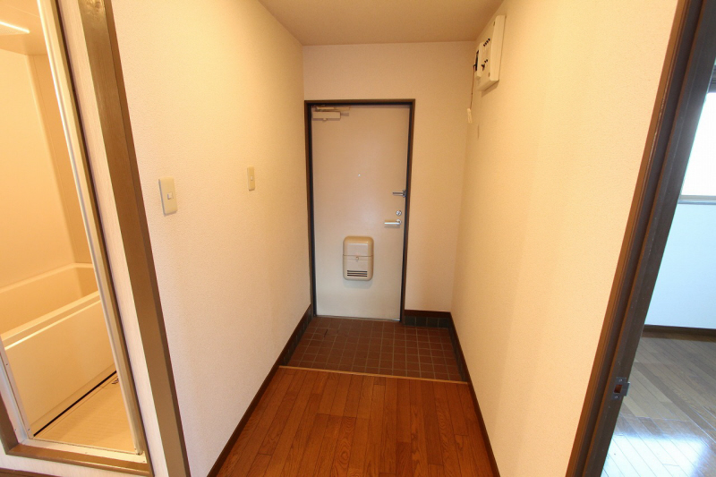 Entrance. 305, Room See photo of