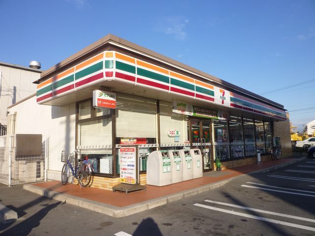 Convenience store. 370m to Seven-Eleven (convenience store)