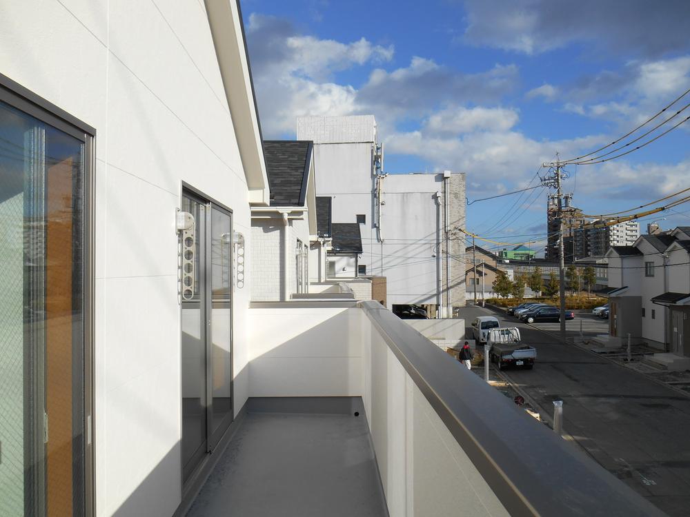 Balcony. Good per sun, Big balcony