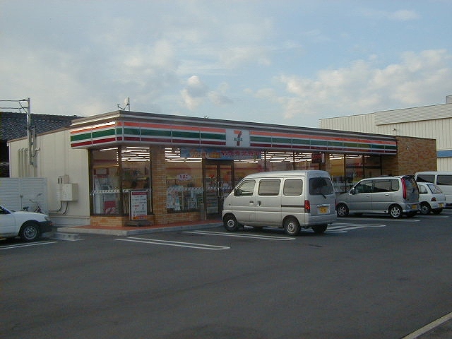 Convenience store. 1013m to Seven-Eleven (convenience store)