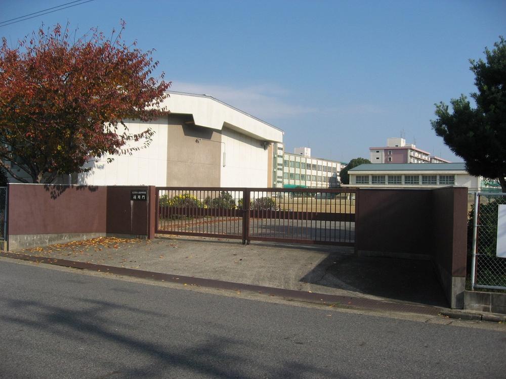 Junior high school. 490m to Nagoya Municipal Kohoku junior high school