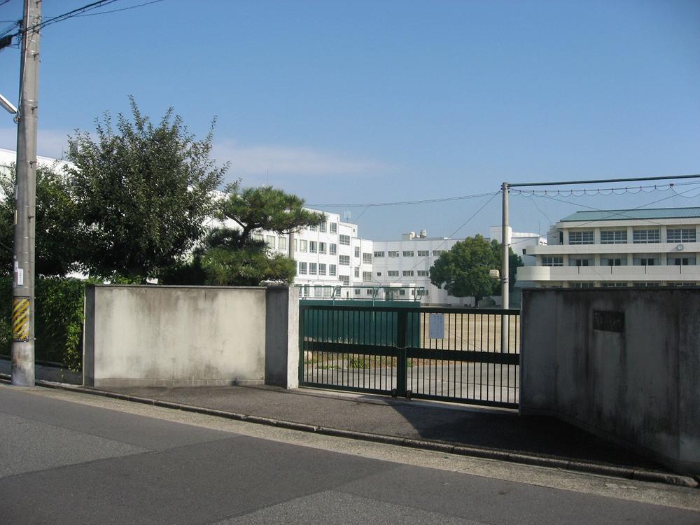 Primary school. 280m to Nagoya Municipal Owusu Elementary School