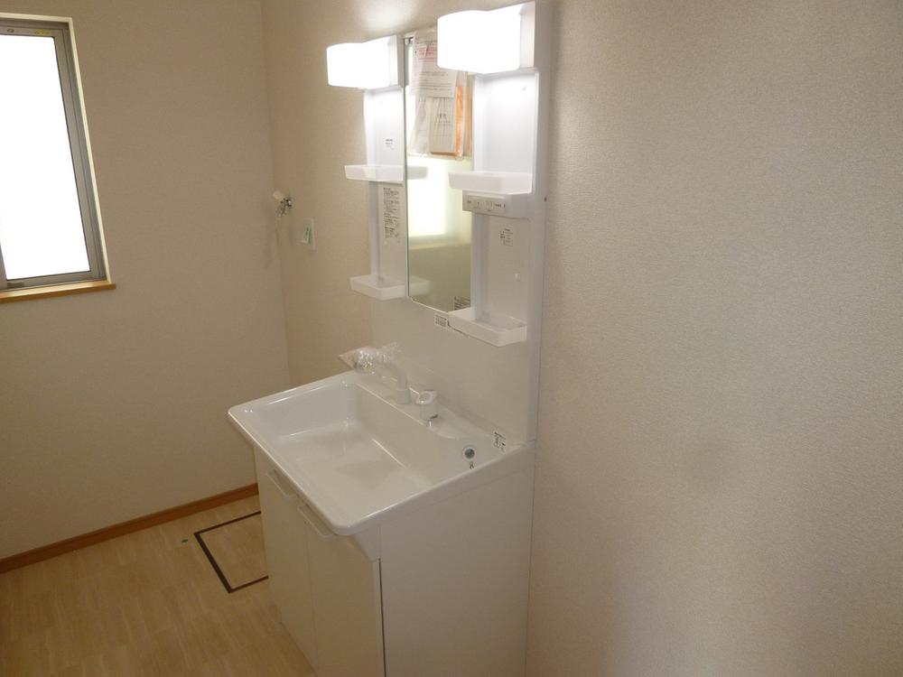 Wash basin, toilet