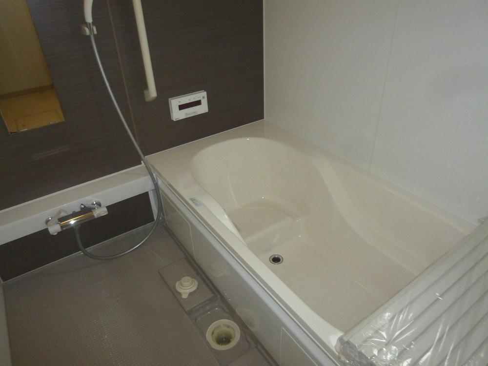 Bathroom. ◆ Bathroom ventilation dryer with ◆