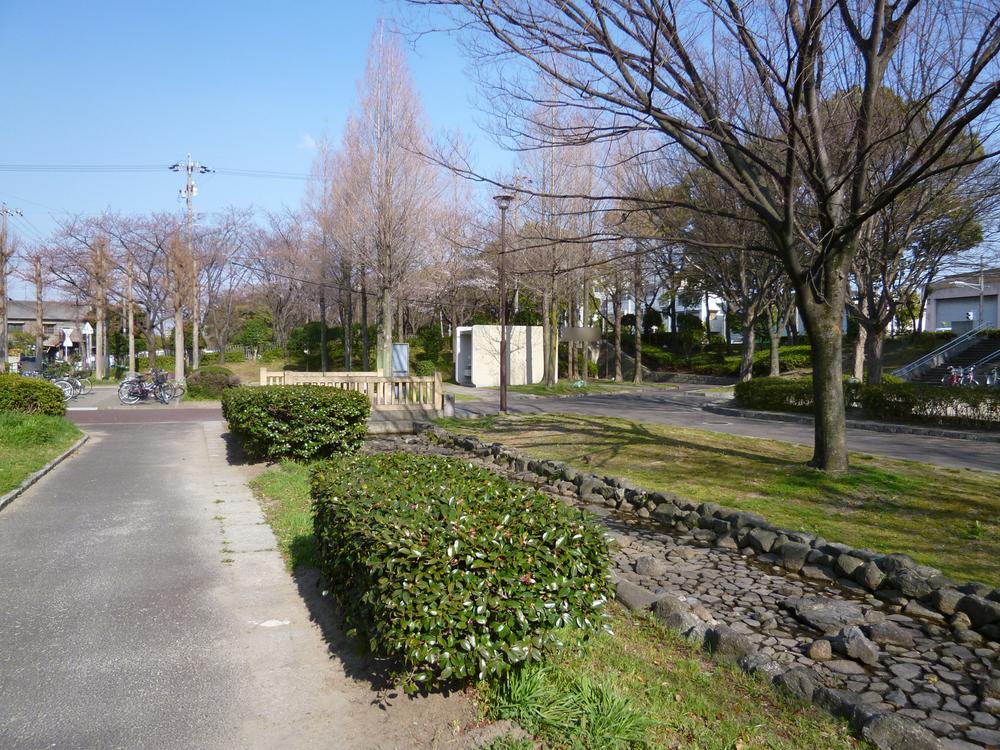 park. 281m to Nakanoshima river green space