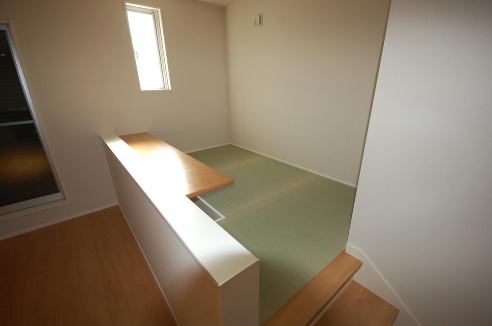 Same specifications photos (living). Counter with hobby space the foot is placed
