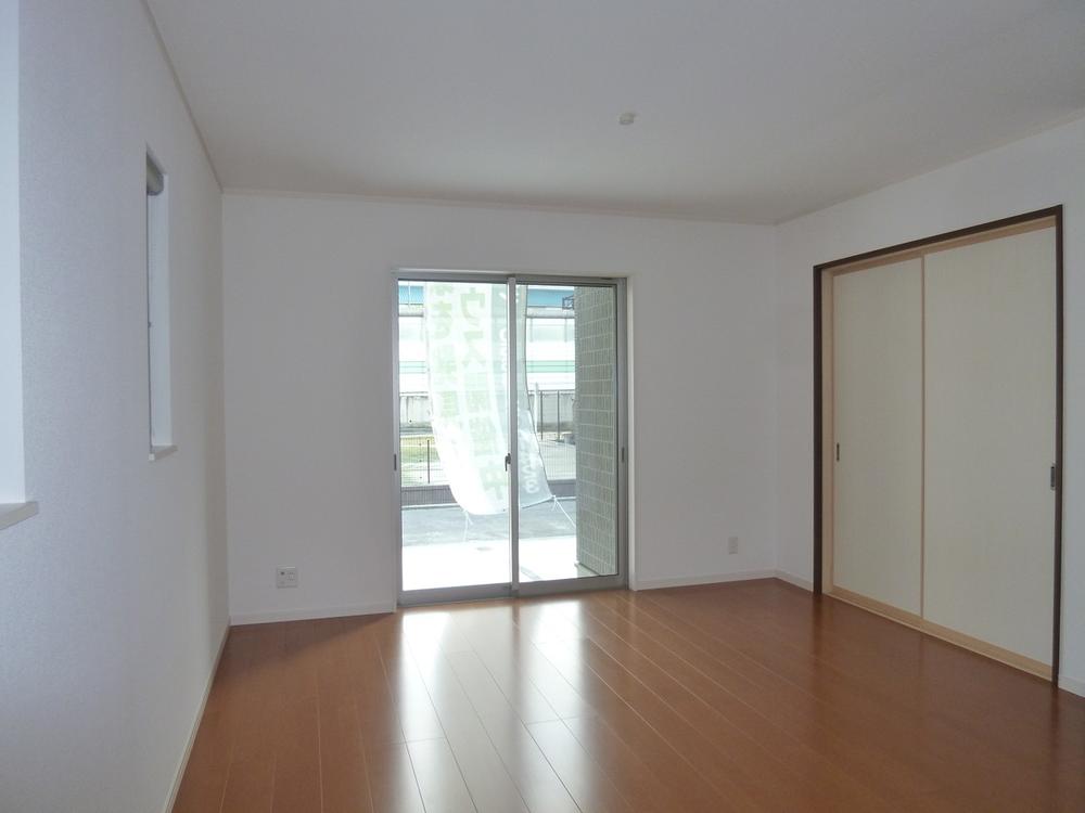 Living. ◆ Japanese-style room adjacent ◆
